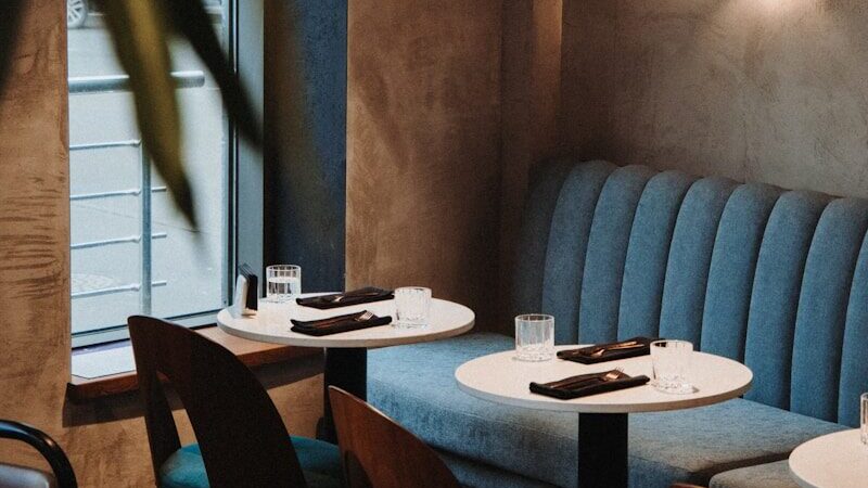 white round table with chairs